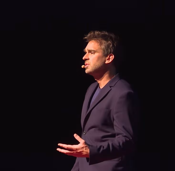 Dr. David Erritzøe, director clínico del Centro de Investigación Psicodélica del Imperial College, durante su ponencia en Madrid