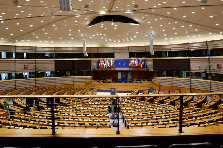 Hemiciclo del Parlamento Europeo, imagen del nuevo grupo de eurodiputados por la terapia asistida con psicodélicos