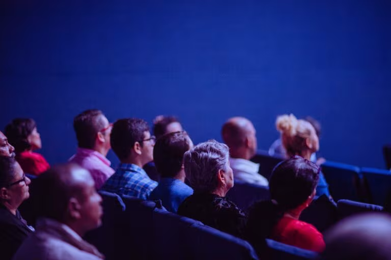 Público sentado en un auditorio durante un congreso, imagen del Congreso de Patología Dual sobre terapia asistida con psicodélicos