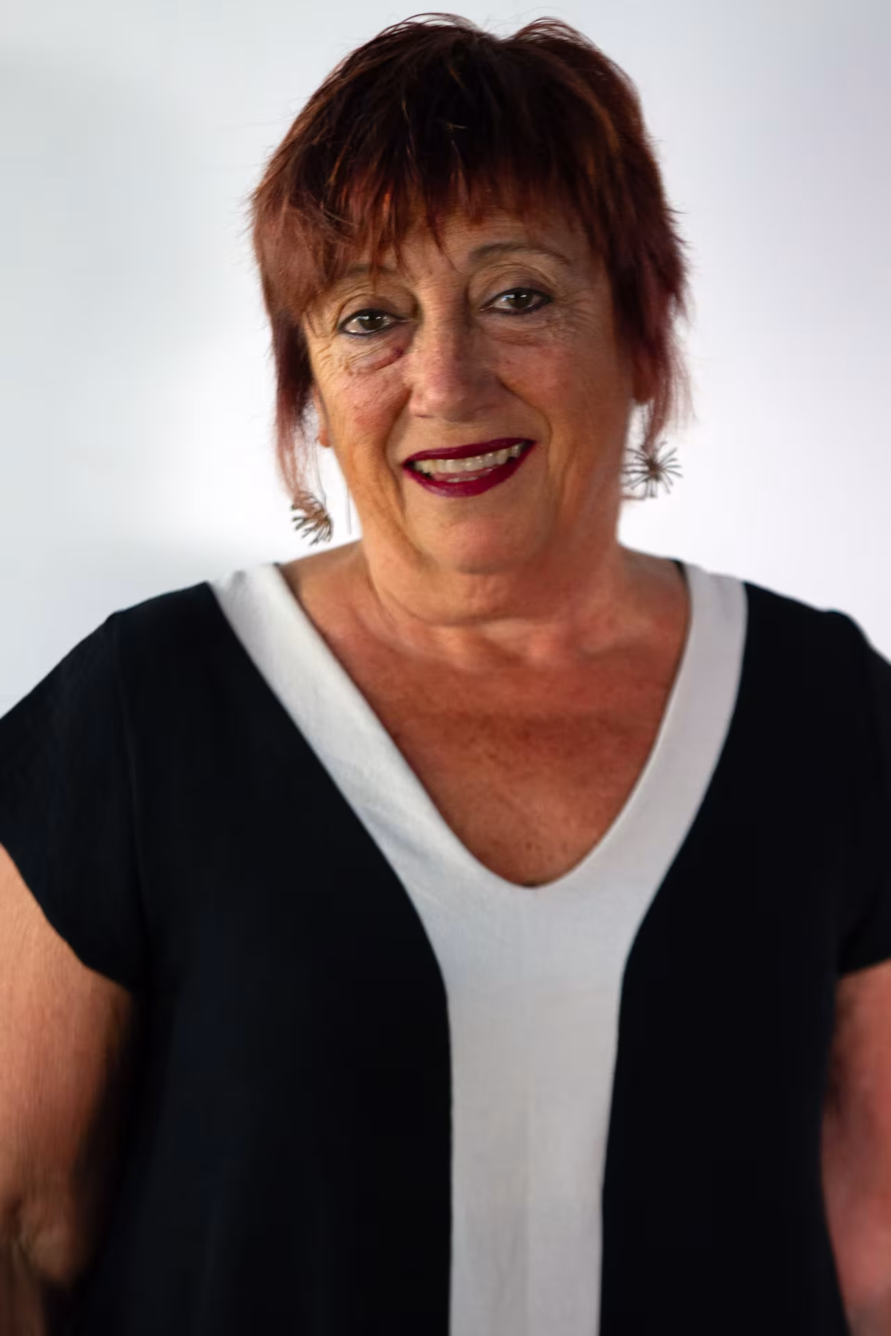 Retrato de la Dra. Tre Borrás, psiquiatra, psicoterapeuta sistémica y educadora social