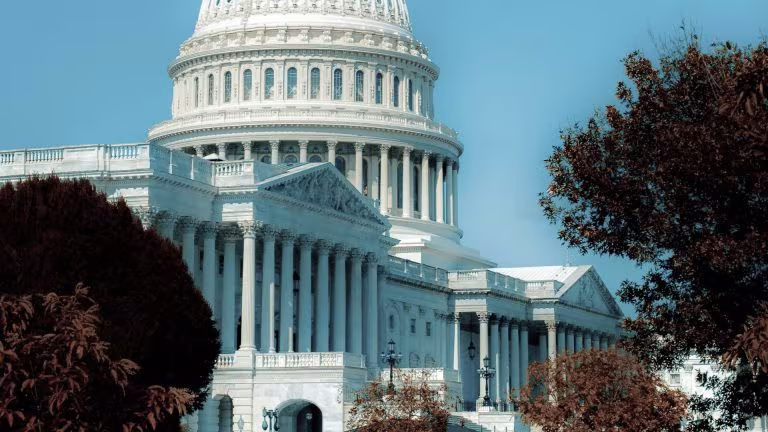Capitolio de Washington, imagen del decreto de Trump para impulsar la investigación y el acceso a psicodélicos en Estados Unidos
